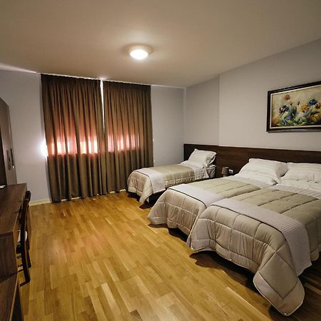 In Center Hotel Tirana Bagian luar foto