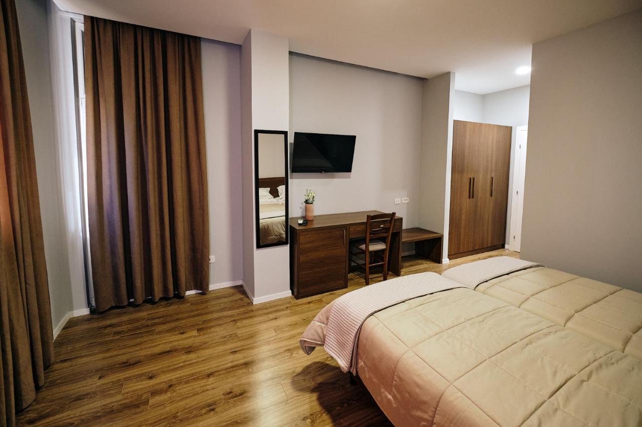In Center Hotel Tirana Bagian luar foto