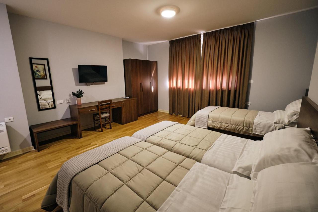 In Center Hotel Tirana Bagian luar foto