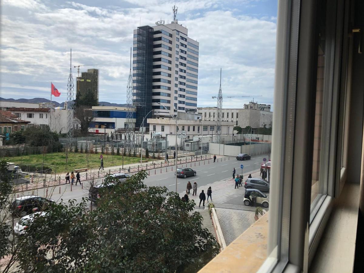 In Center Hotel Tirana Bagian luar foto