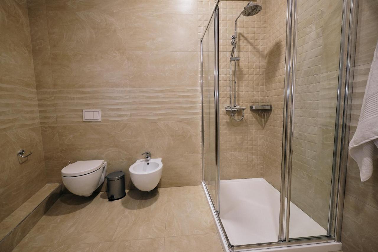 In Center Hotel Tirana Bagian luar foto